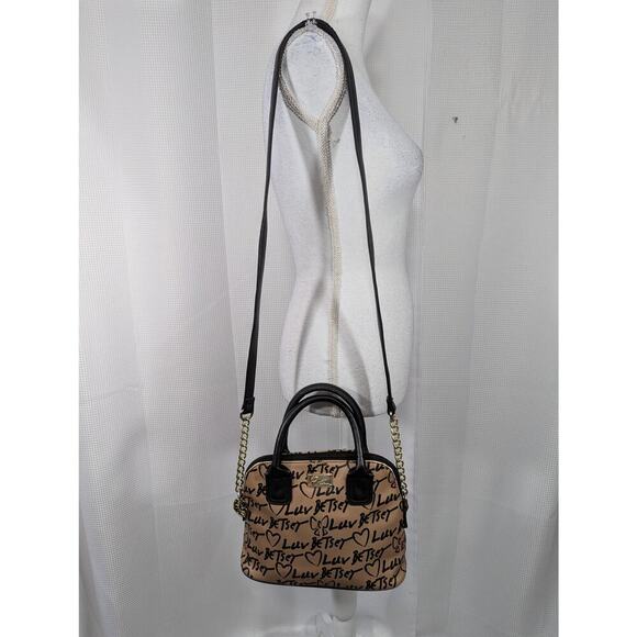 BETSEY JOHNSON! BLACK & TAN LOGO FABRIC CROSSBODY PURSE, BAG, HANDBAG! SWEET! - Picture 2 of 12